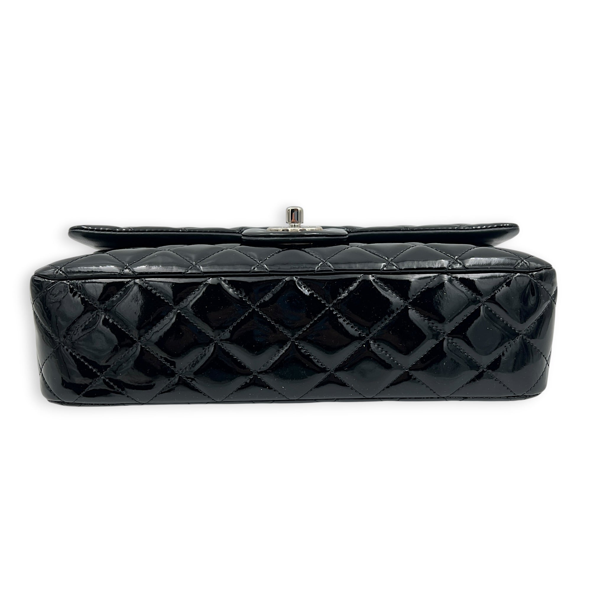 Classic Shoulder Bag Medium Black in Patent Leather, Silver hardware