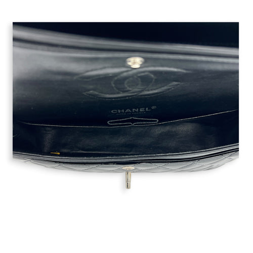 Classic Shoulder Bag Medium Black in Patent Leather, Silver hardware