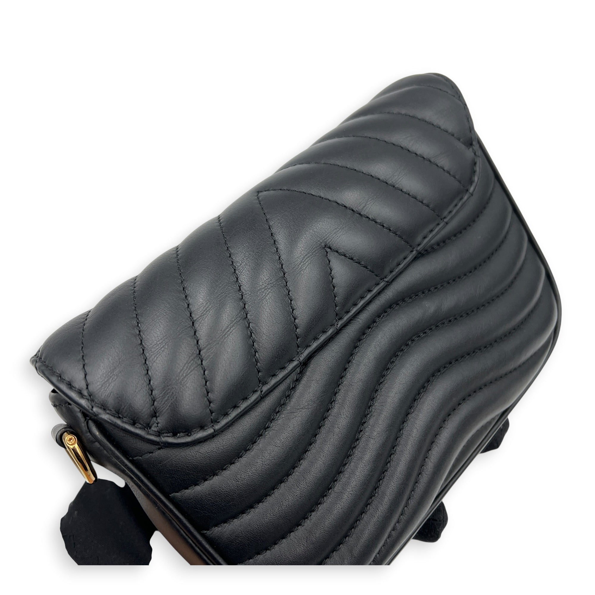New Wave Shoulder Bag Black in Calfskin, Gold hardware