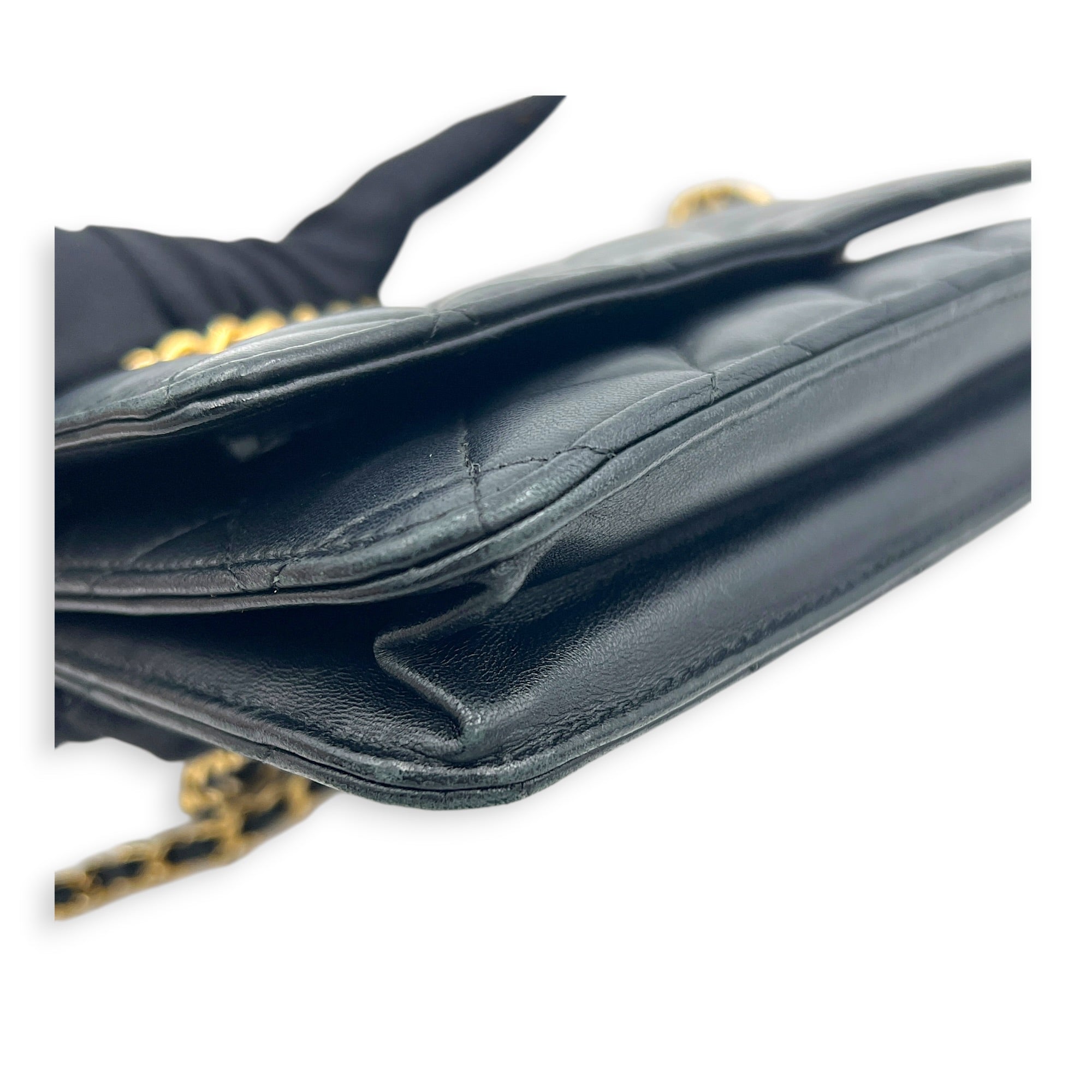 CC Wallet On Chain Black in Lambskin, Gold hardware