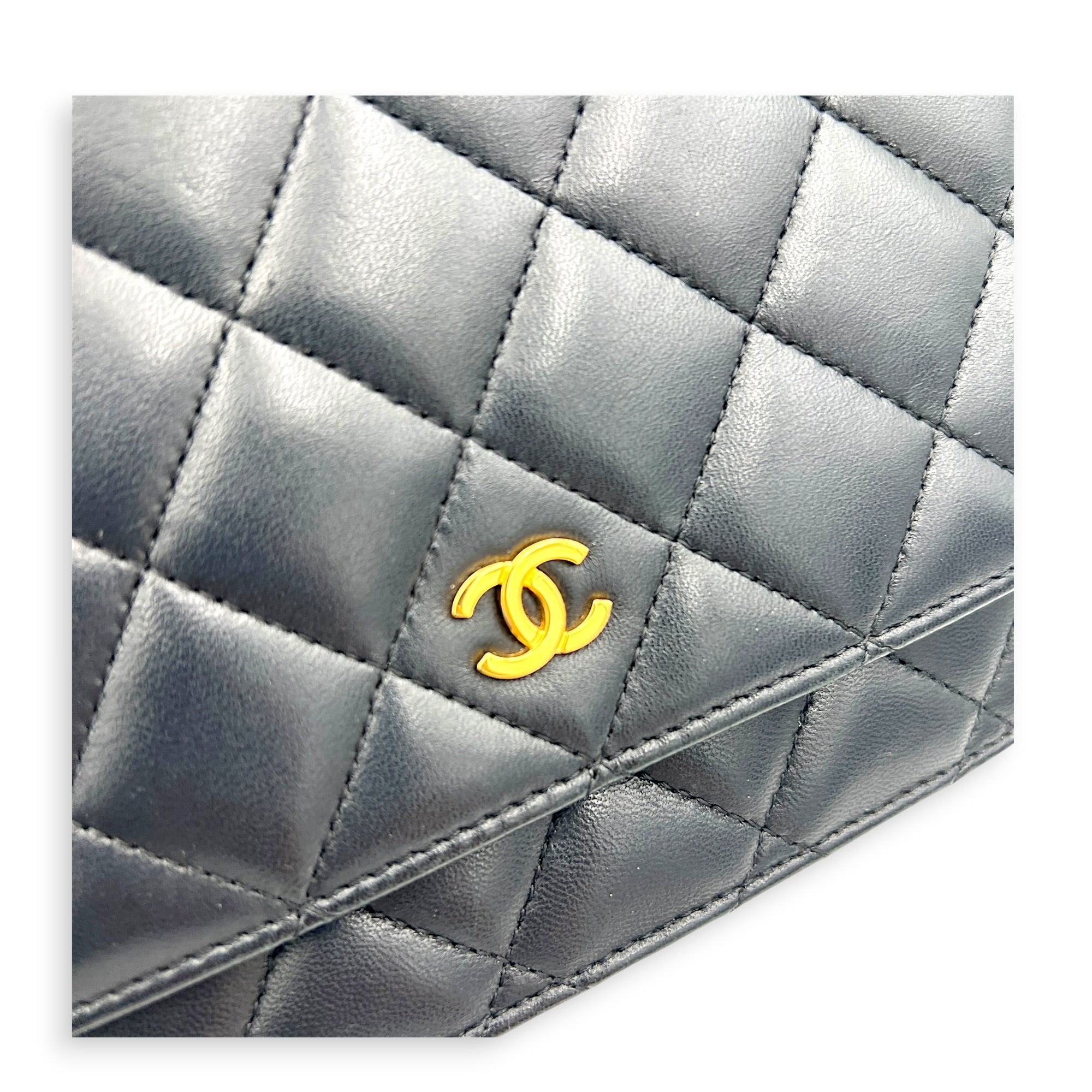 CC Wallet On Chain Black in Lambskin, Gold hardware