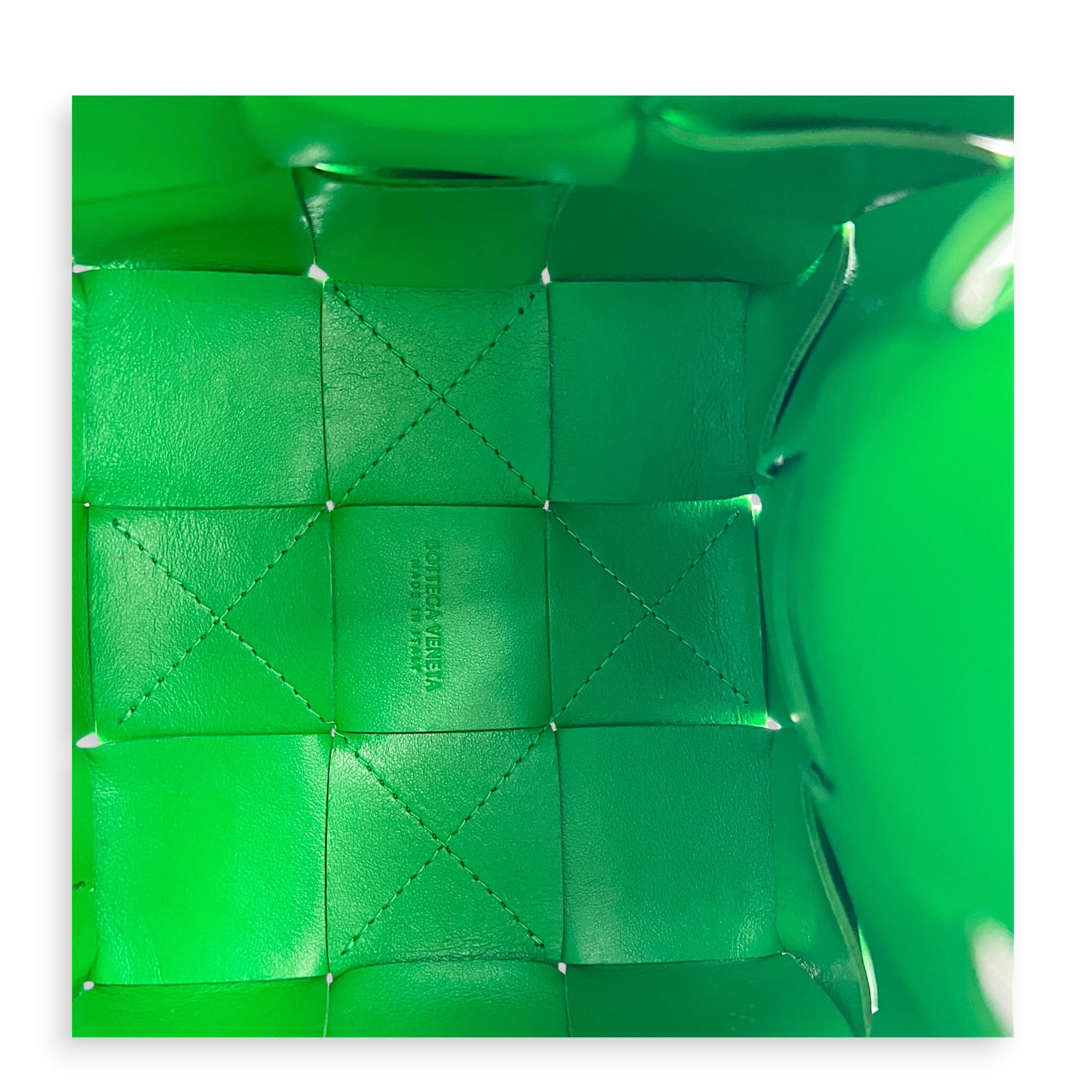 Intrecciato Bucket Bag Green in Calfskin