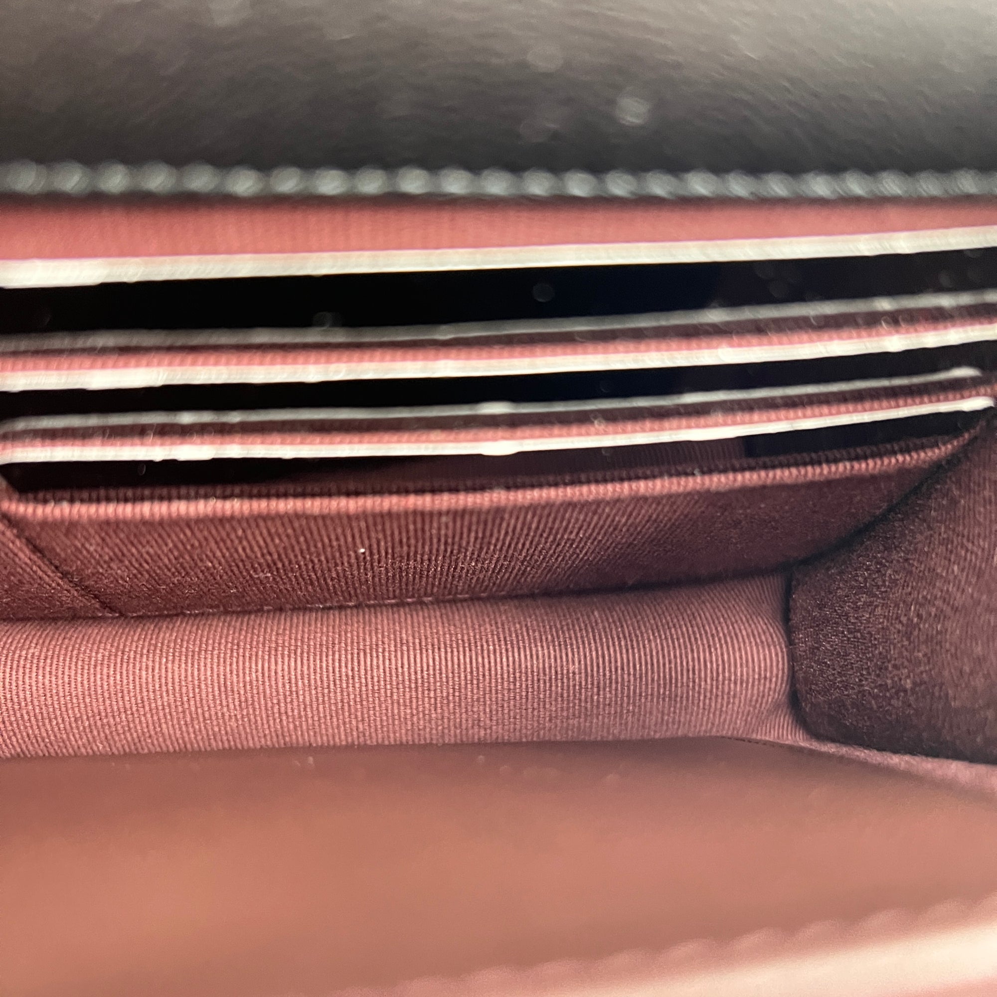CC Wallet On Chain Black in Lambskin, Gold hardware