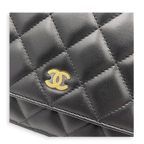 CC Wallet On Chain Black in Lambskin, Gold hardware