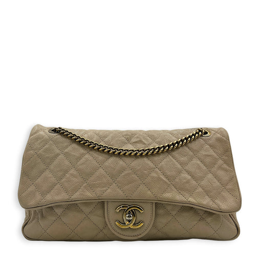 Easy Flap Shoulder Bag Beige in Caviar Leather, Gold hardware