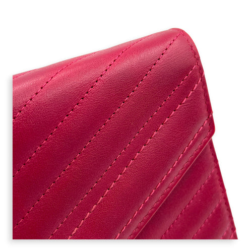 Chevron Statement Pink Wallet On Chain in Calfskin, Gold hardware