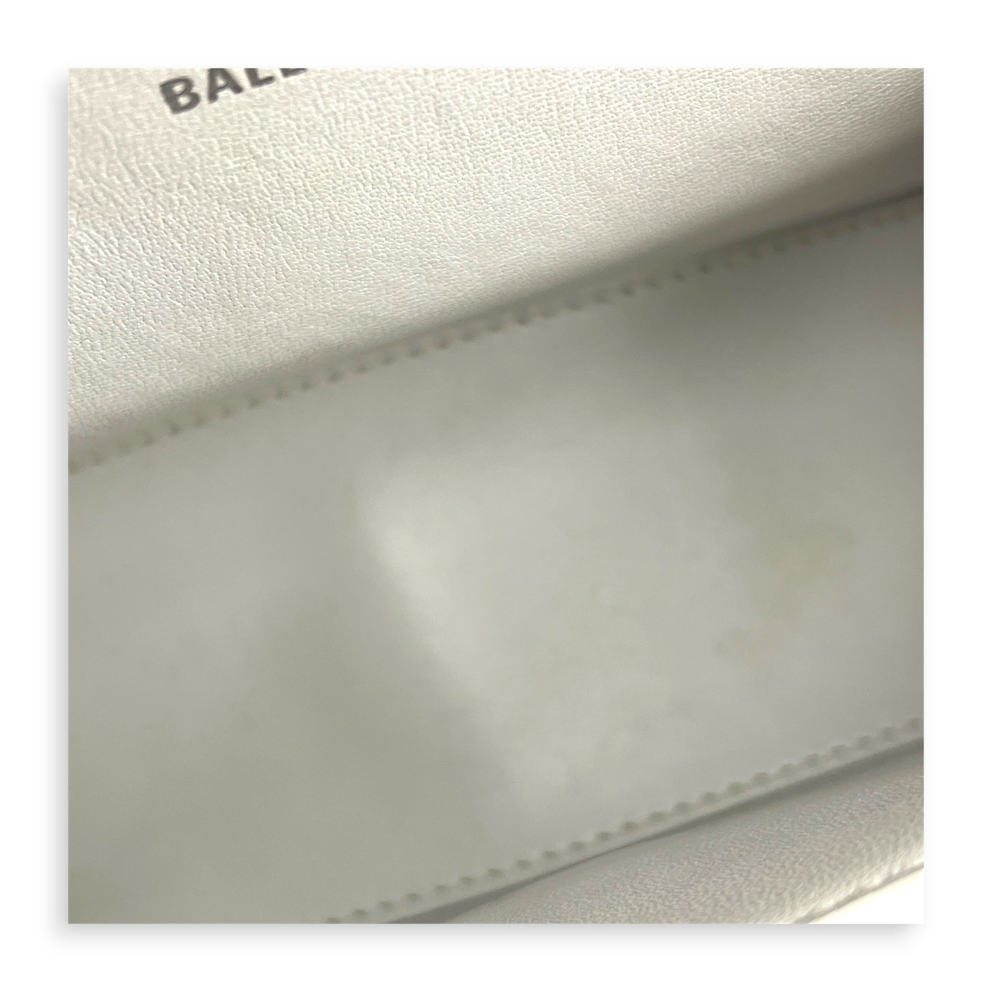 Hourglass Top Handle Bag White in Crocodile Embossed Calfskin, Silver hardware