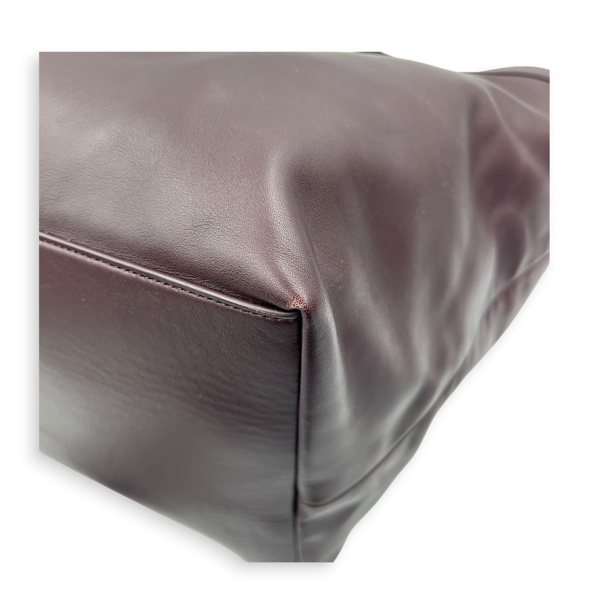 Y Tote Red Tote Bag in Calfskin, Gold hardware