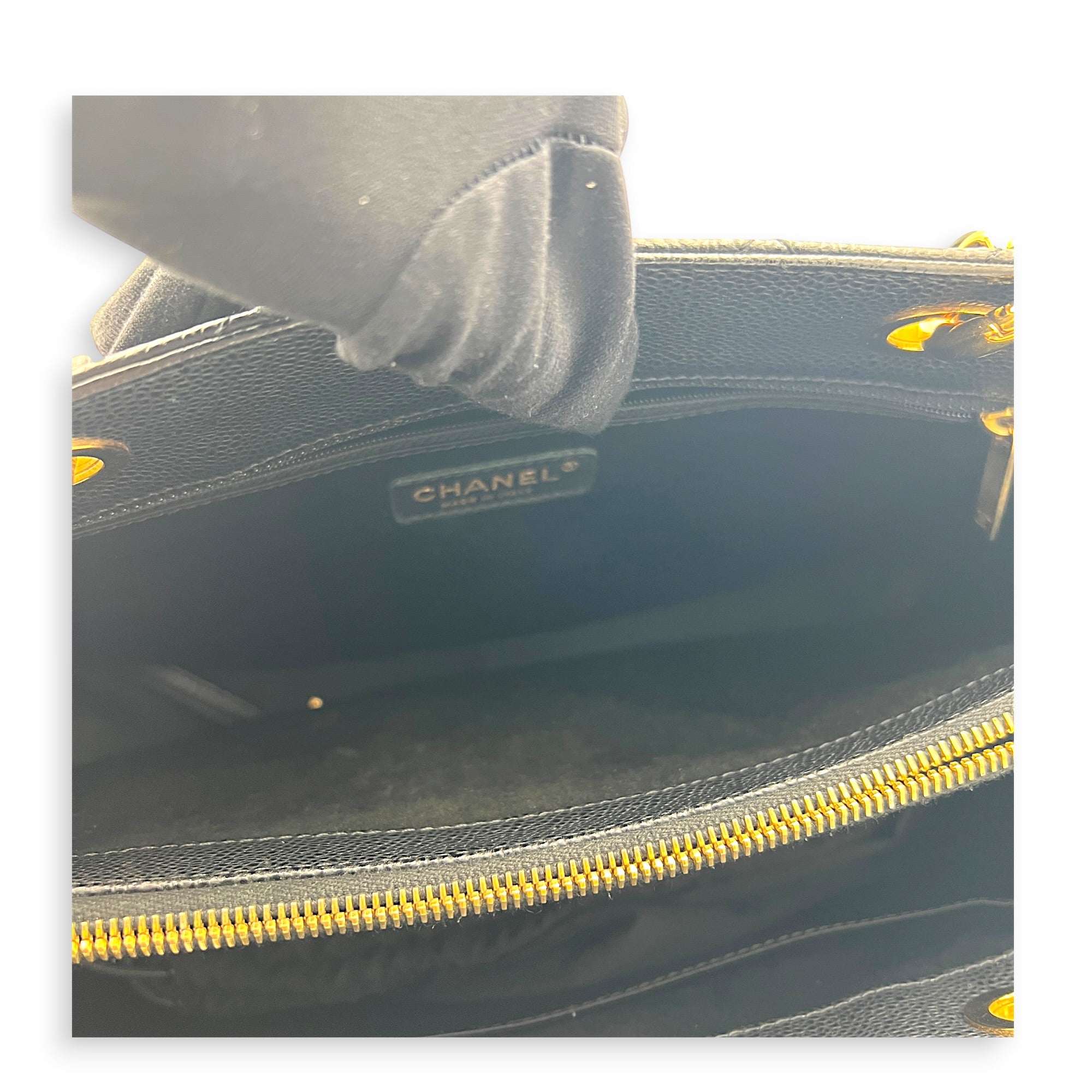 GST Shoulder Bag Black in Caviar Leather, Gold hardware