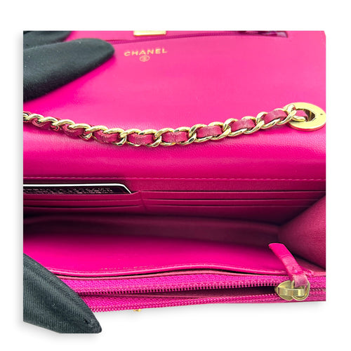 CC Trendy Pink Wallet On Chain in Lambskin, Gold hardware