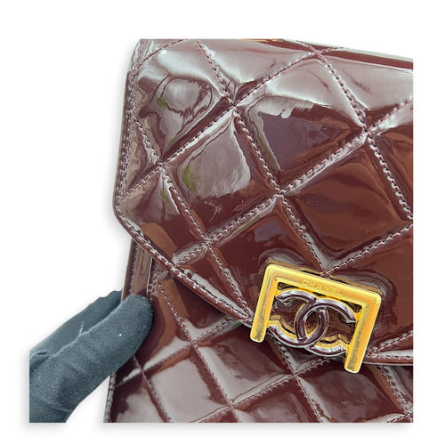 23A Top Handle Bag Brown in Patent Leather, Gold hardware