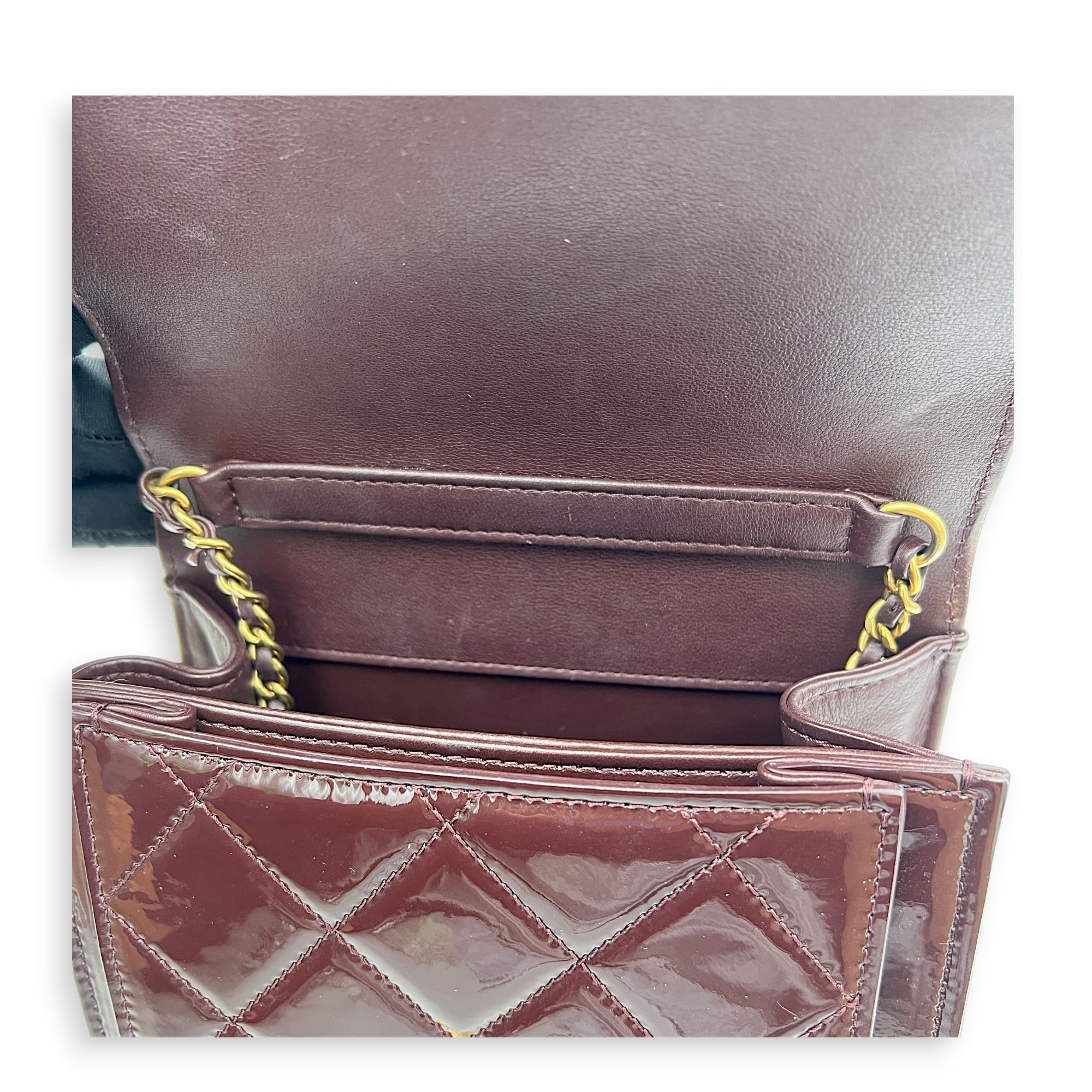 23A Top Handle Bag Brown in Patent Leather, Gold hardware