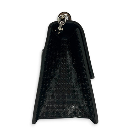 30 Montaigne Shoulder Bag Medium Black in Patent Leather, Silver hardware