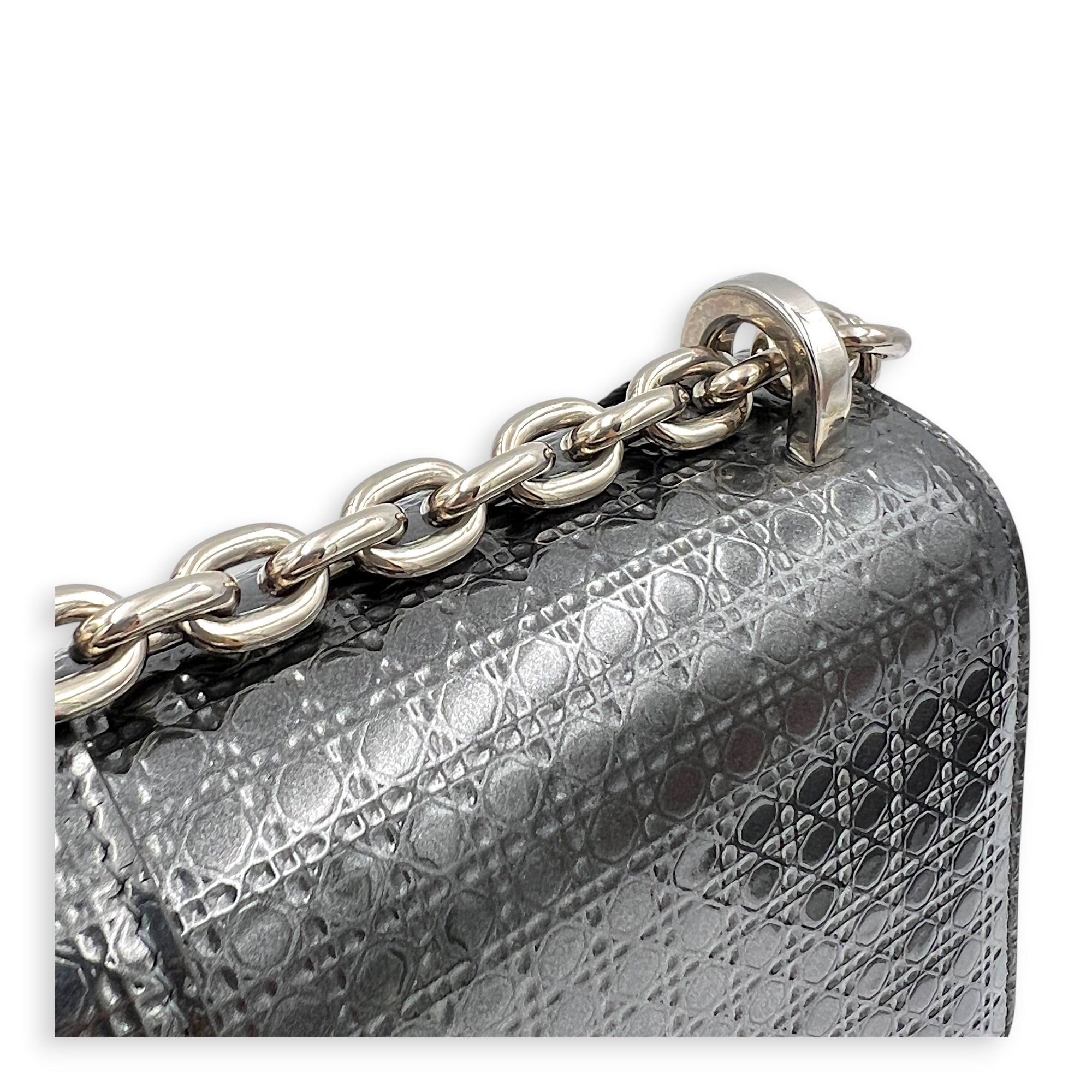 30 Montaigne Shoulder Bag Medium Black in Patent Leather, Silver hardware