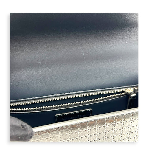 30 Montaigne Shoulder Bag Medium Black in Patent Leather, Silver hardware