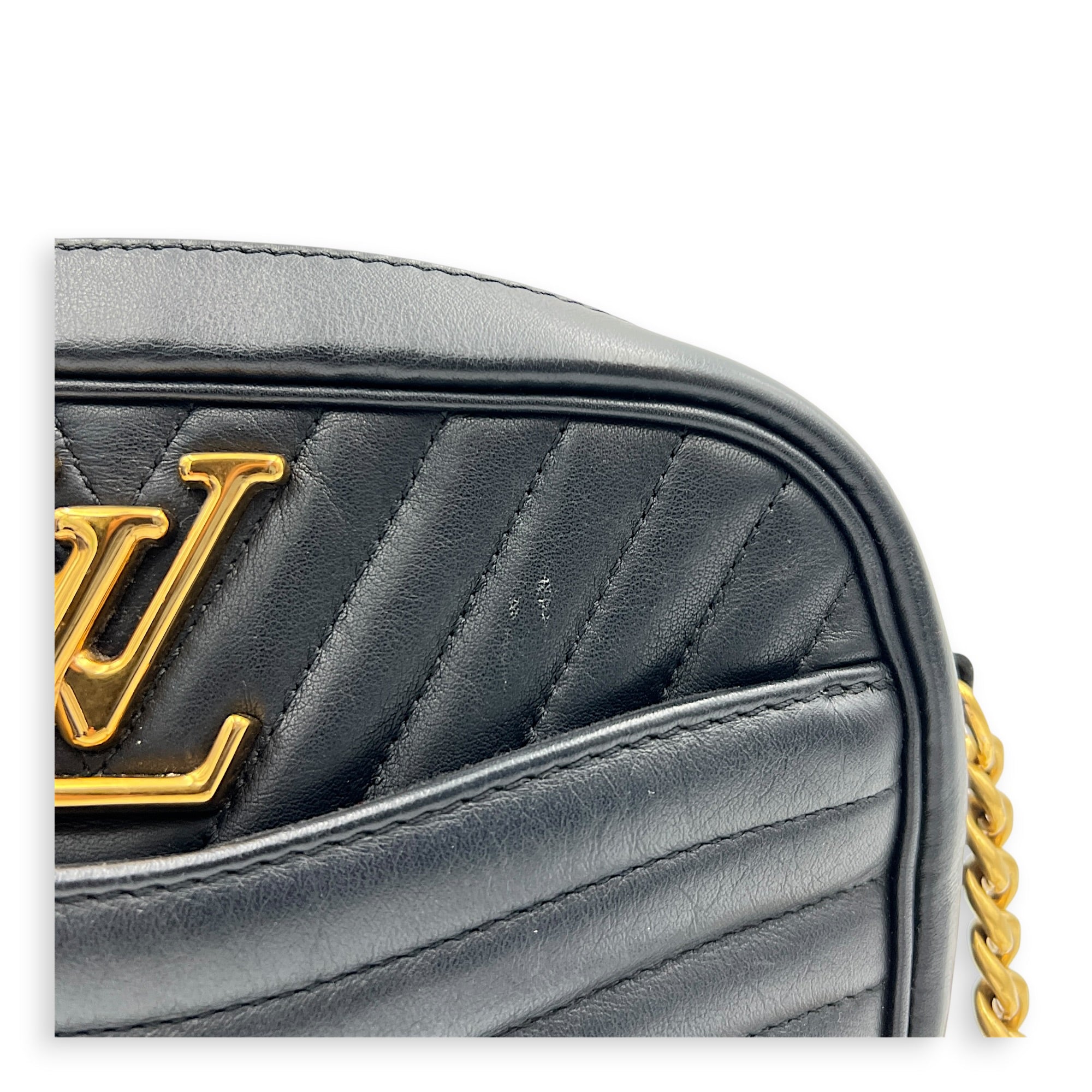 New Wave Crossbody Bag Noir in Calfskin, Gold hardware