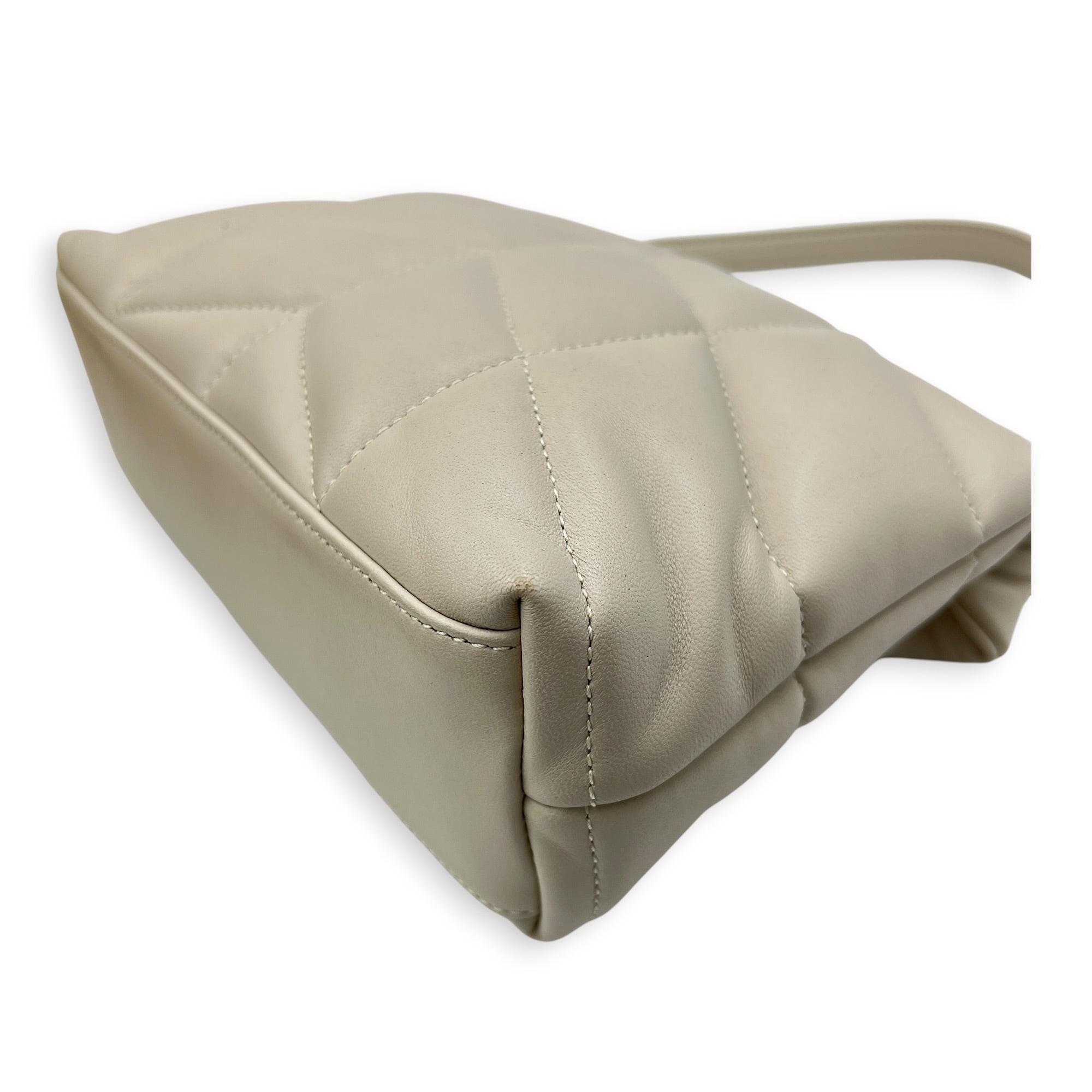 Puffer Shoulder Bag Toy Crème in Lambskin, Gold hardware