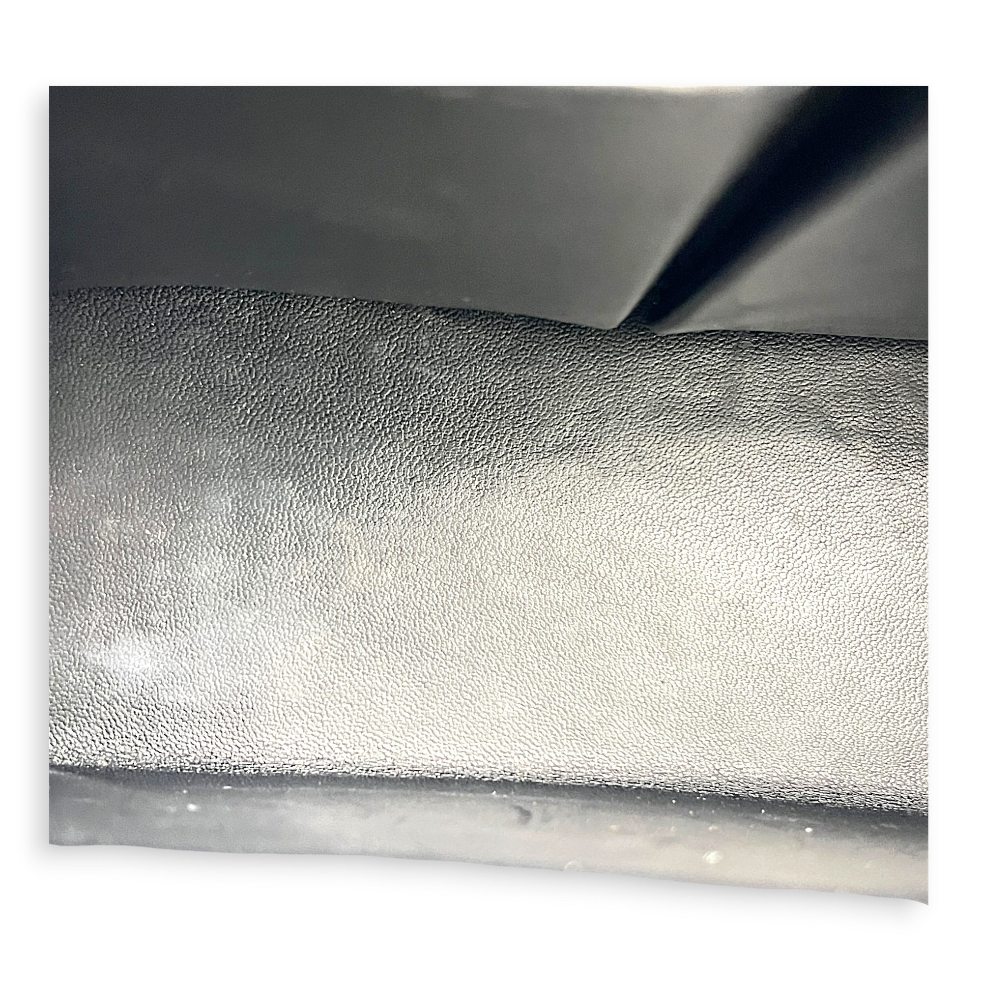 Cinhentic Noir in Tadelakt, Mixed hardware
