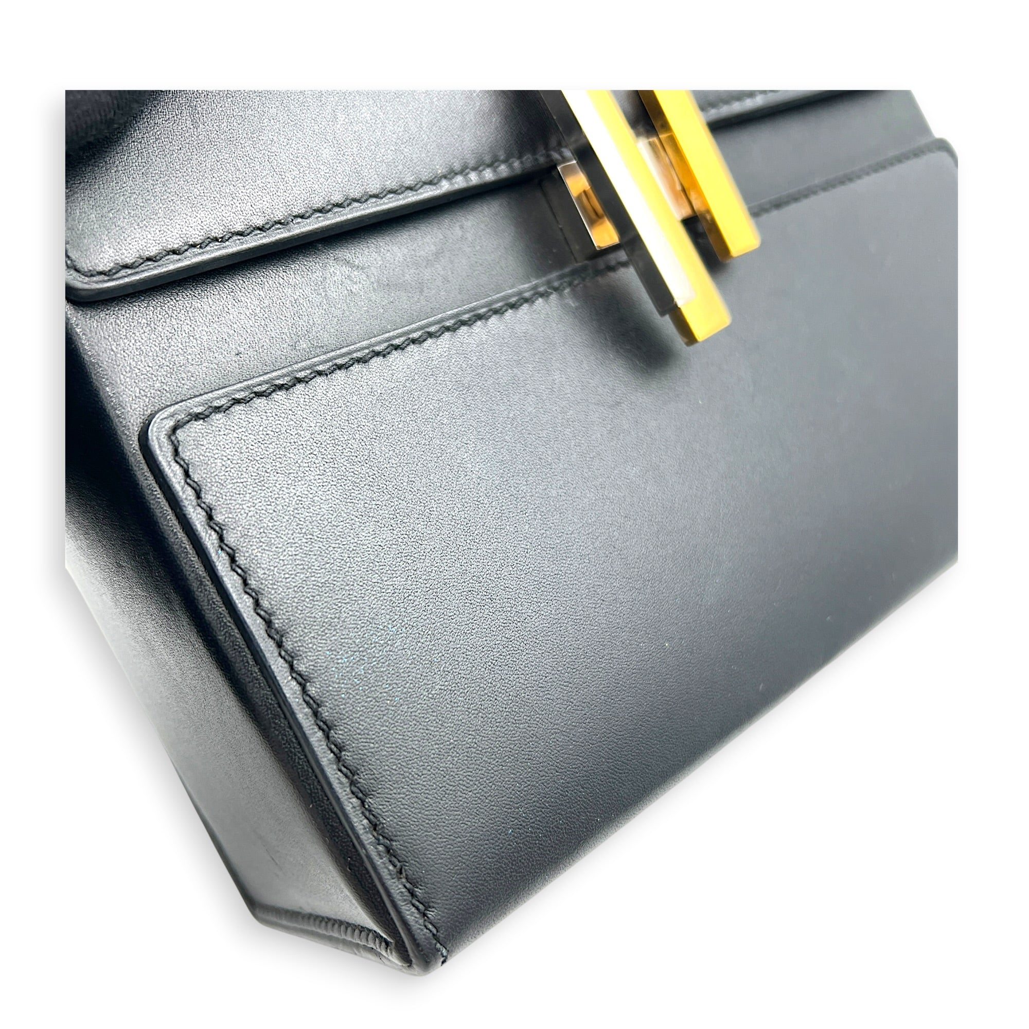 Cinhentic Noir in Tadelakt, Mixed hardware