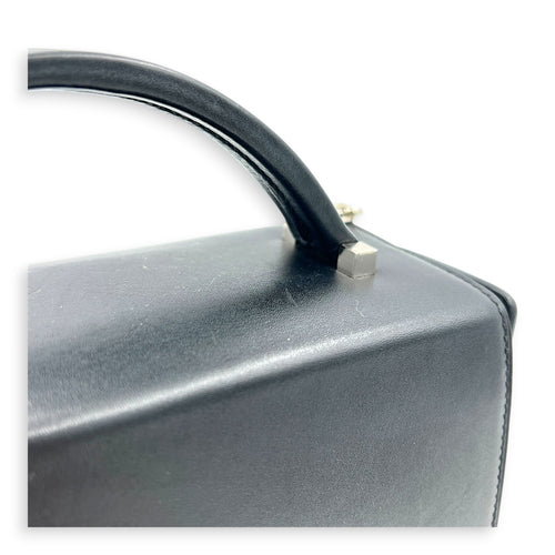 Cinhentic Noir in Tadelakt, Mixed hardware
