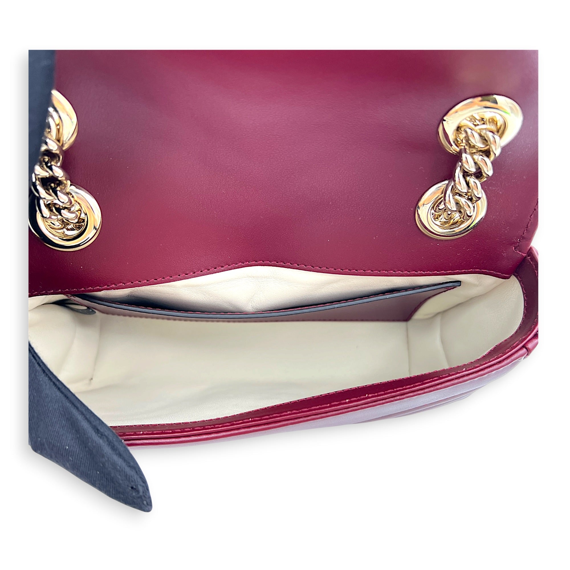 GG Marmont Shoulder Bag Small Hibiscus Red in Calfskin, Gold hardware