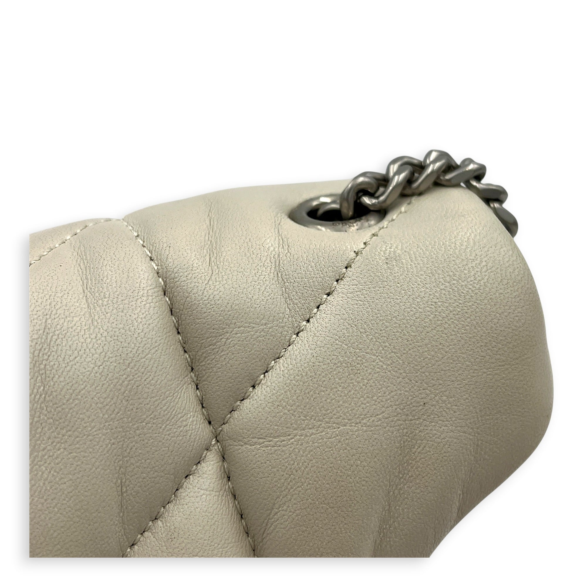 Loulou Crème Vintage Shoulder Bag in Lambskin, Silver hardware