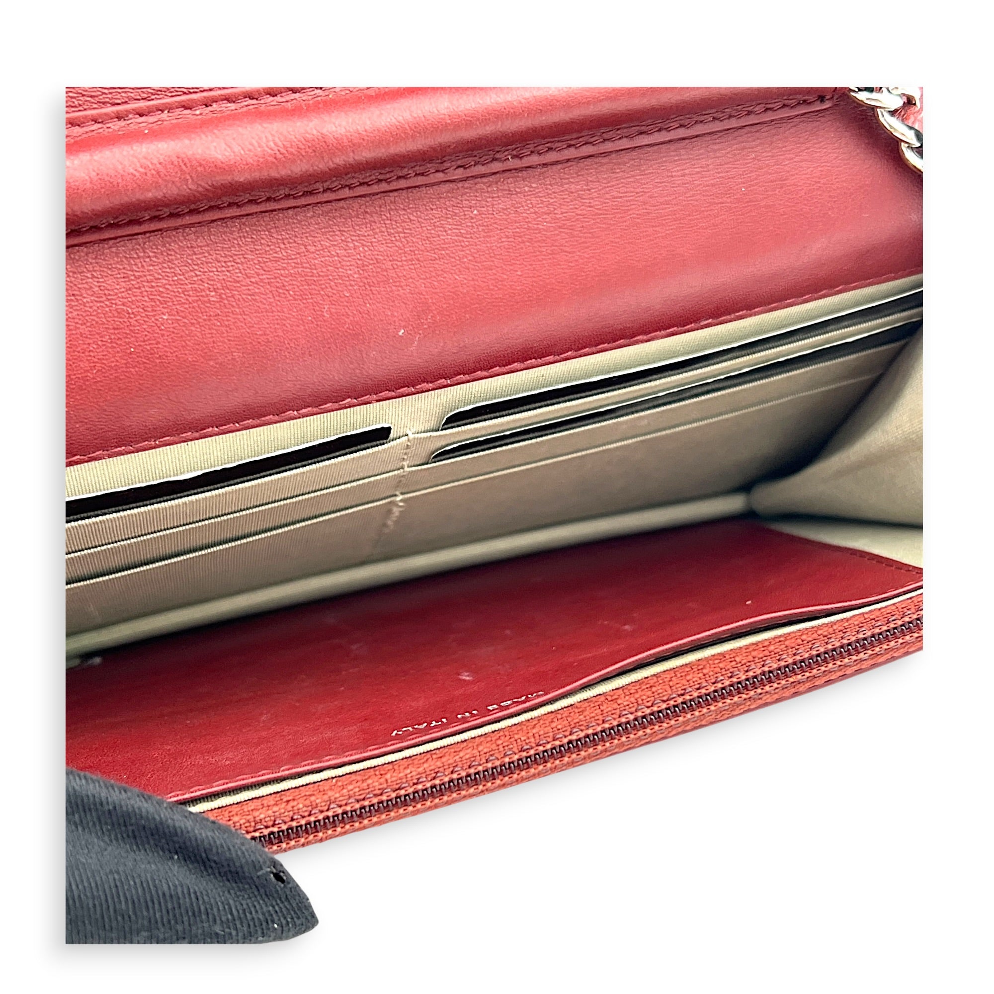 CC Wallet On Chain Red in Caviar Leather, Silver hardware