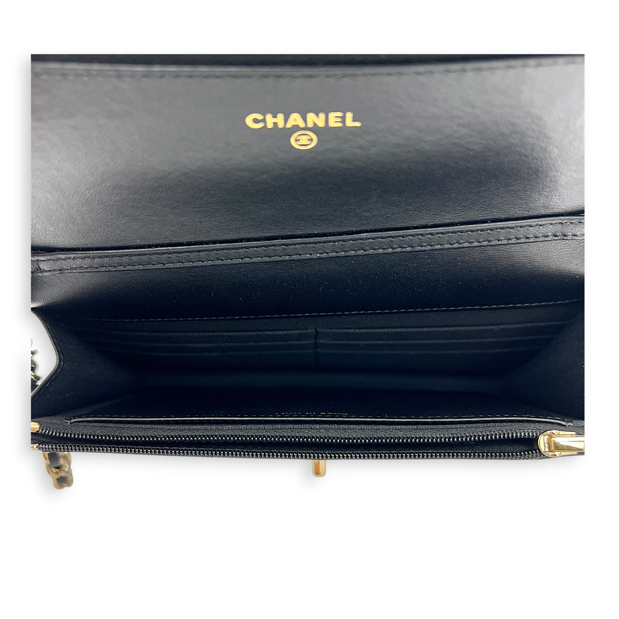 CC Crystal Charm Chain Black Wallet On Chain in Lambskin, Gold hardware