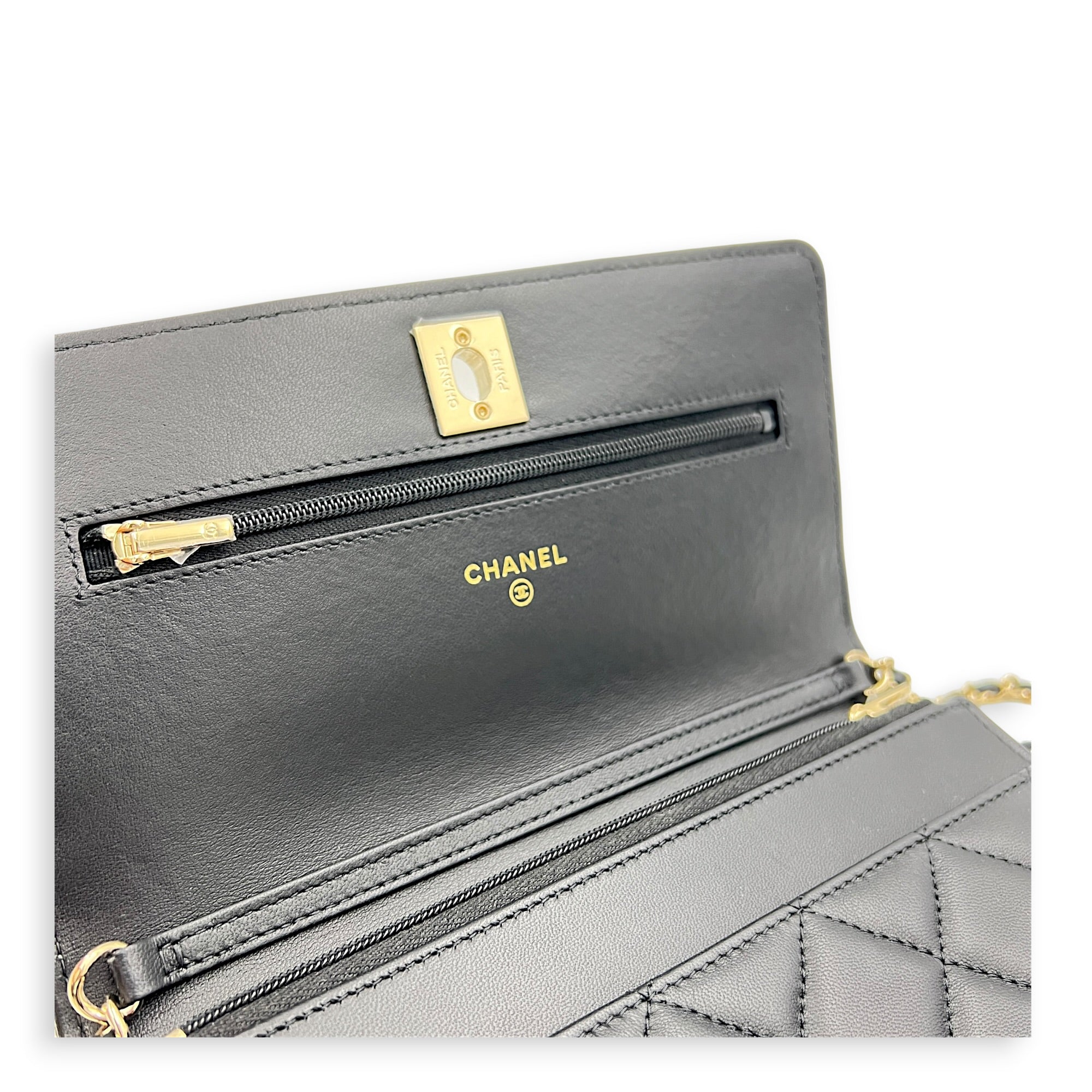 CC Crystal Charm Chain Black Wallet On Chain in Lambskin, Gold hardware