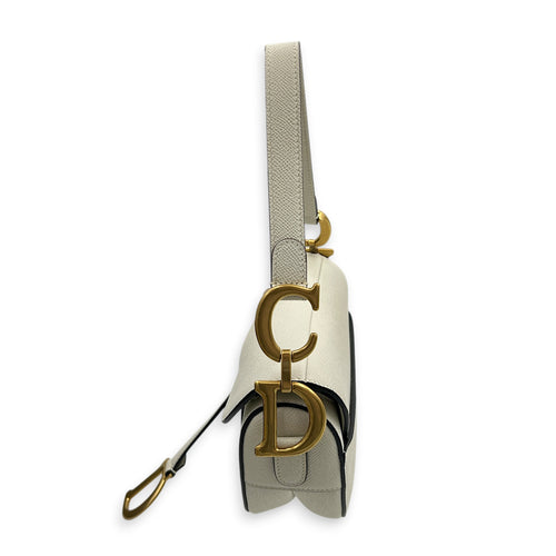 Saddle Shoulder Bag Medium Latte in Calfskin, Gold hardware