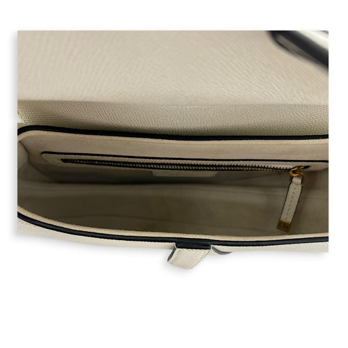 Saddle Shoulder Bag Medium Latte in Calfskin, Gold hardware