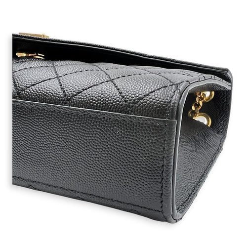 Envelope Shoulder Bag Medium Black in Caviar Leather, Gold hardware