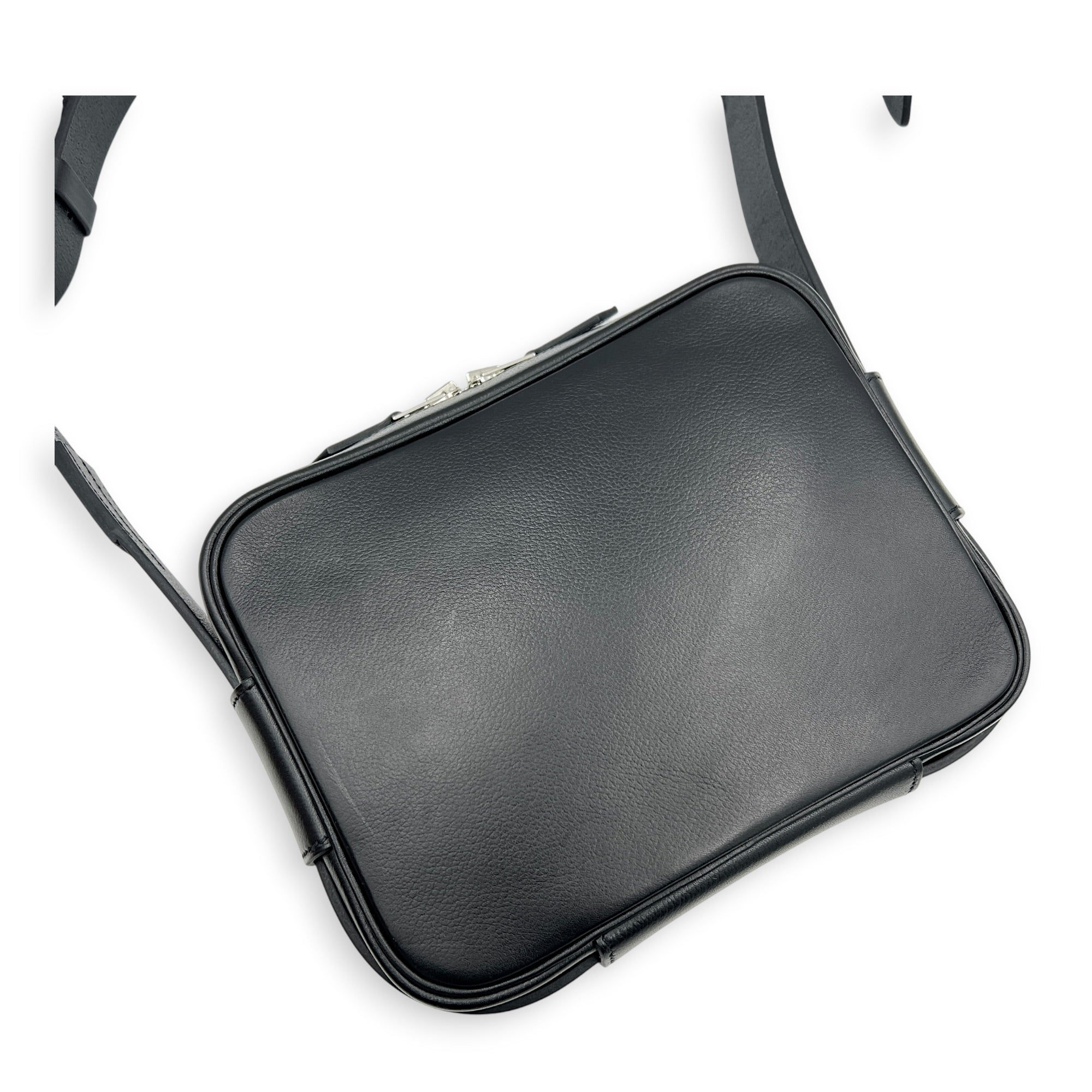 Etriviere Noir Messenger in Evergrain Calfskin, Palladium hardware