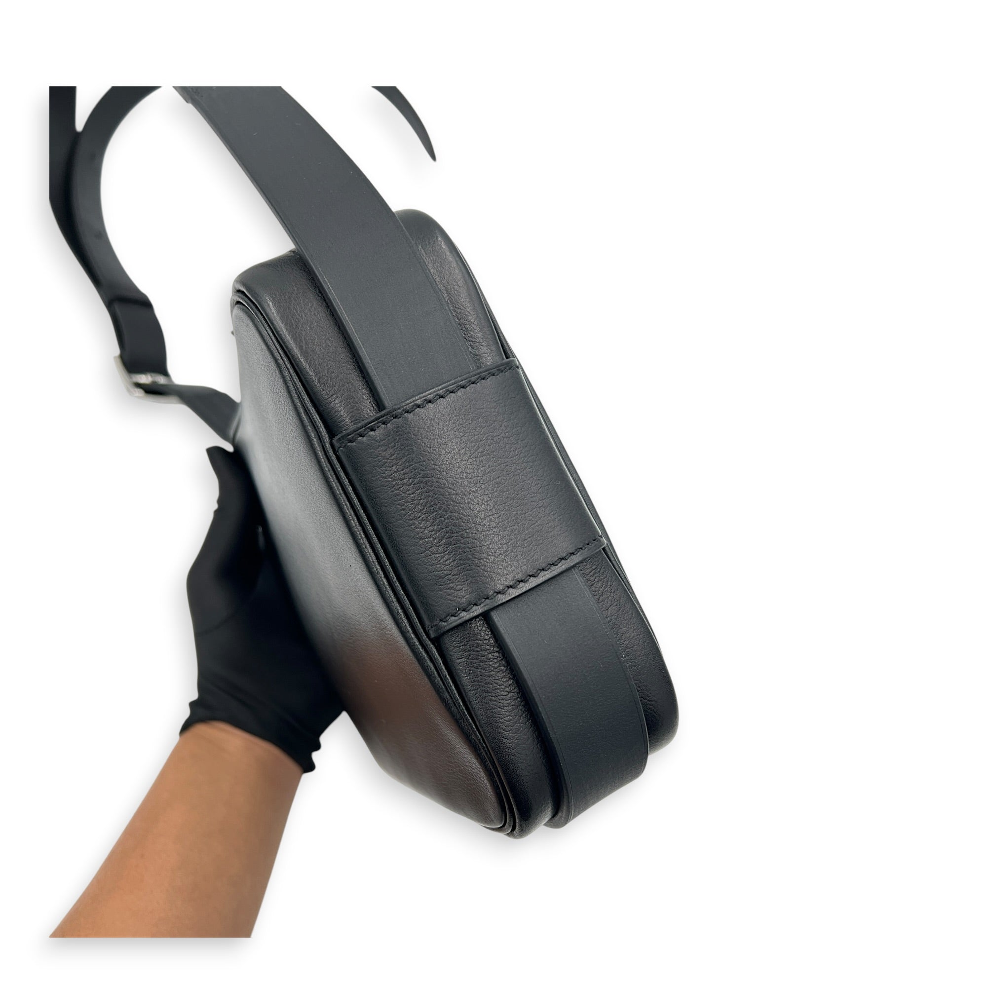 Etriviere Noir Messenger in Evergrain Calfskin, Palladium hardware