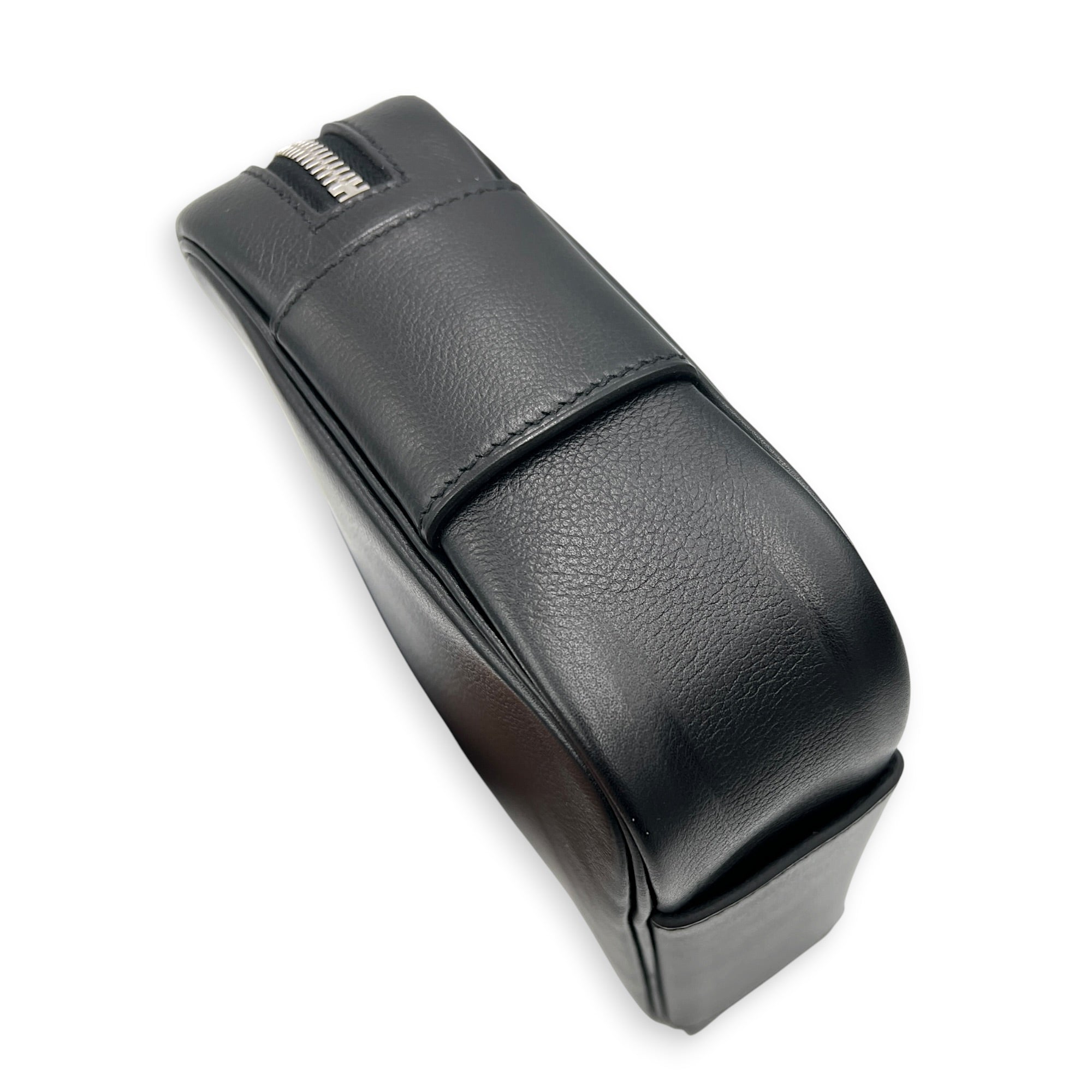 Etriviere Noir Messenger in Evergrain Calfskin, Palladium hardware