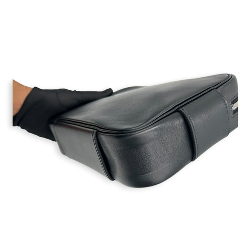 Etriviere Noir Messenger in Evergrain Calfskin, Palladium hardware