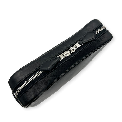 Etriviere Noir Messenger in Evergrain Calfskin, Palladium hardware