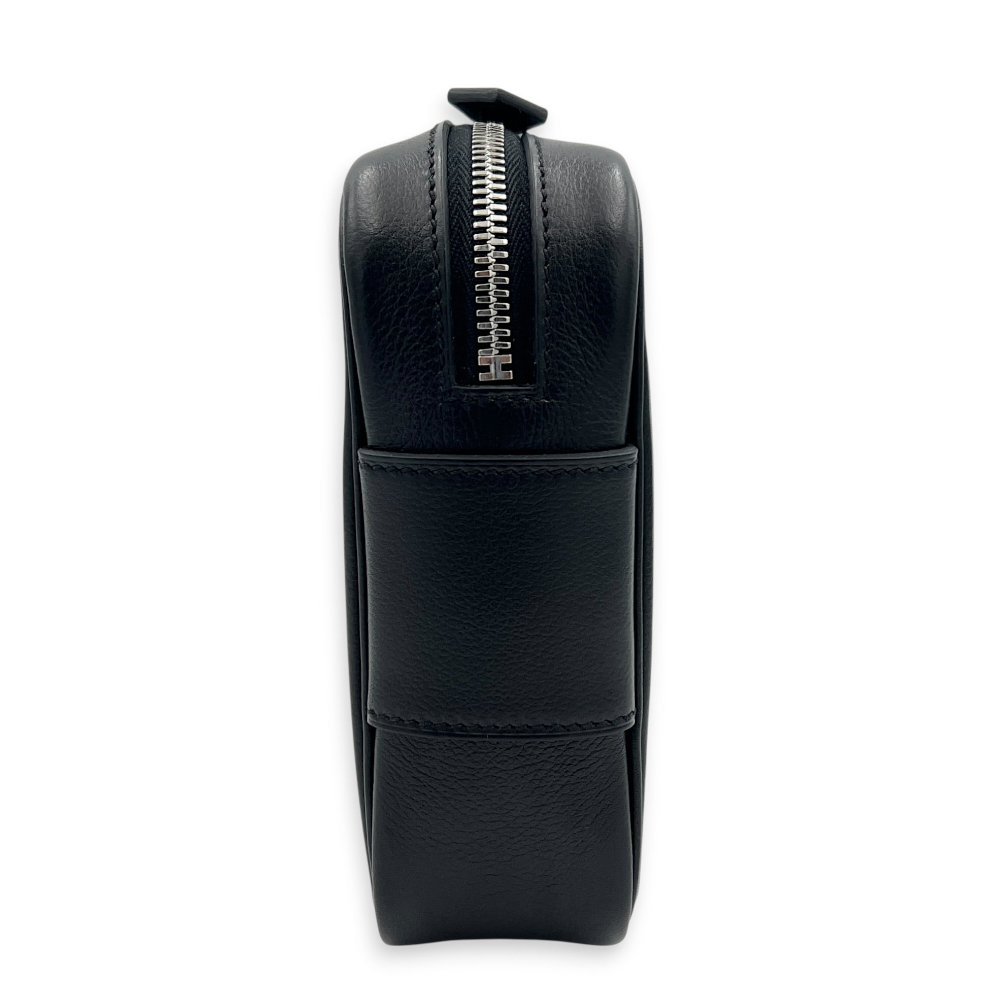 Etriviere Noir Messenger in Evergrain Calfskin, Palladium hardware
