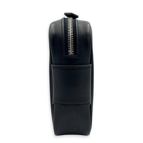 Etriviere Noir Messenger in Evergrain Calfskin, Palladium hardware