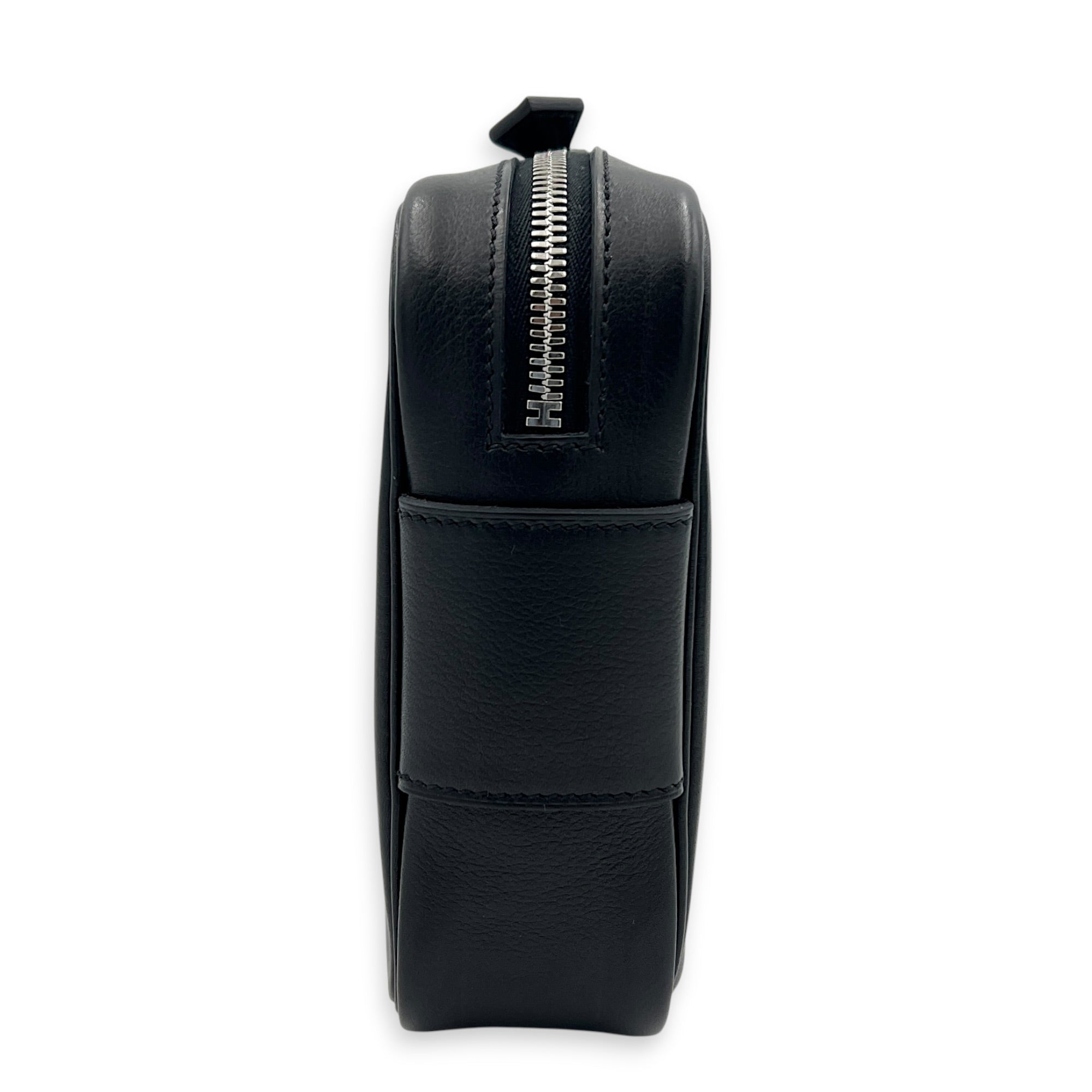Etriviere Noir Messenger in Evergrain Calfskin, Palladium hardware