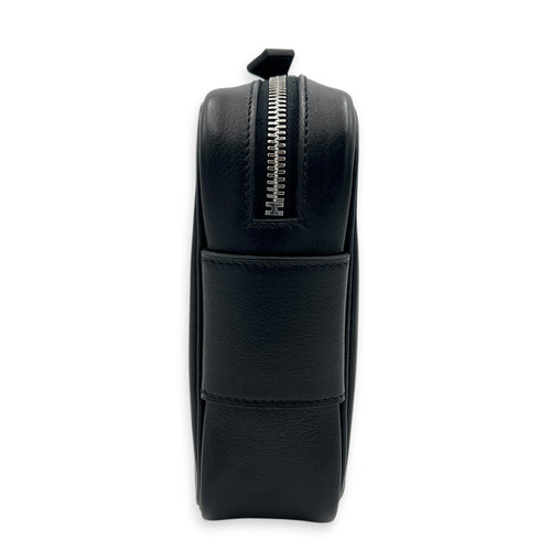 Etriviere Noir Messenger in Evergrain Calfskin, Palladium hardware