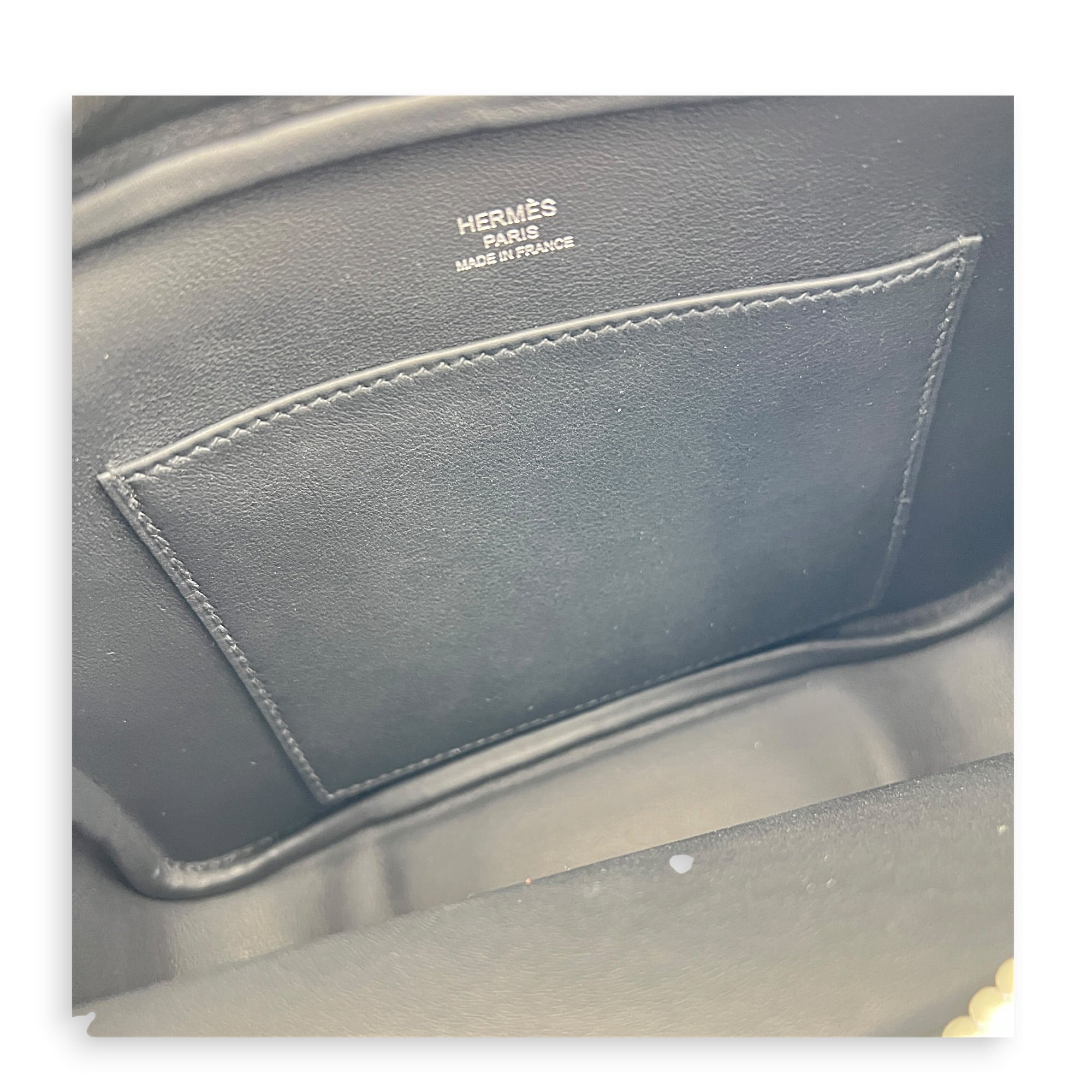 Etriviere Noir Messenger in Evergrain Calfskin, Palladium hardware