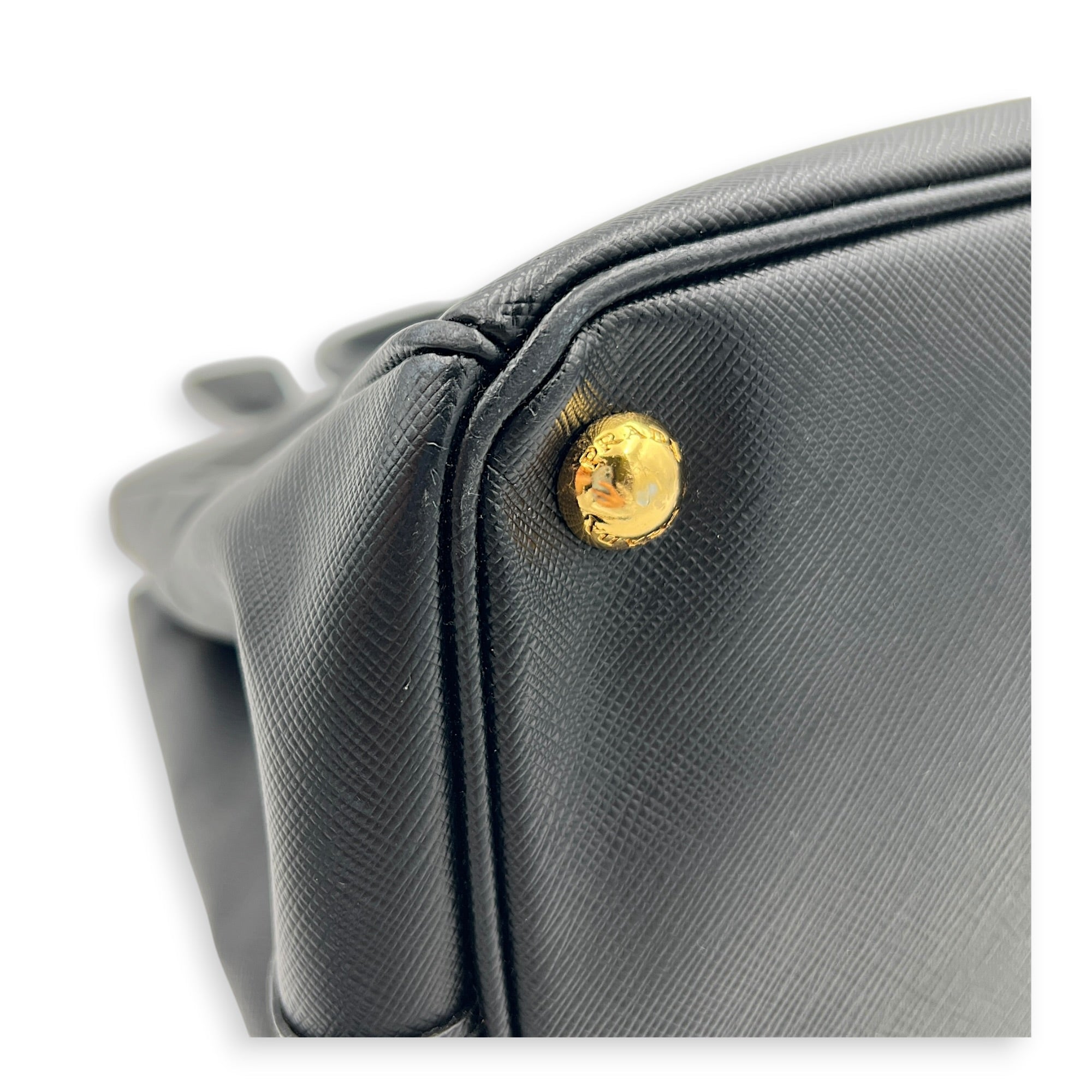 Galleria Top Handle Bag Large Nero in Saffiano Leather, Gold hardware