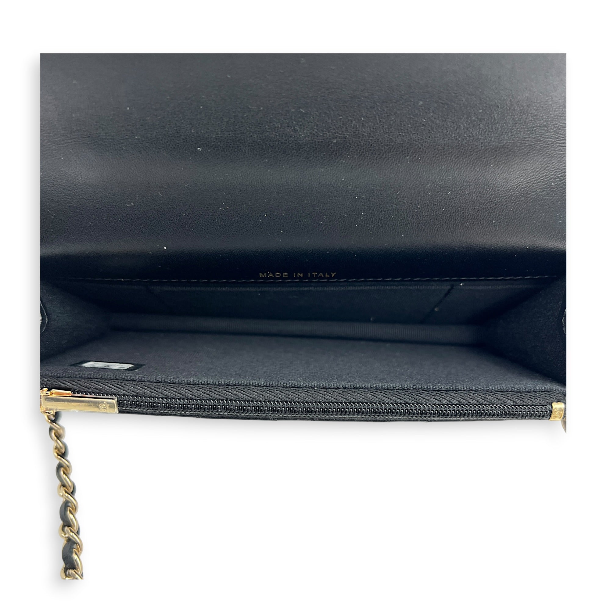 CC Wallet On Chain Black in Lambskin, Gold hardware