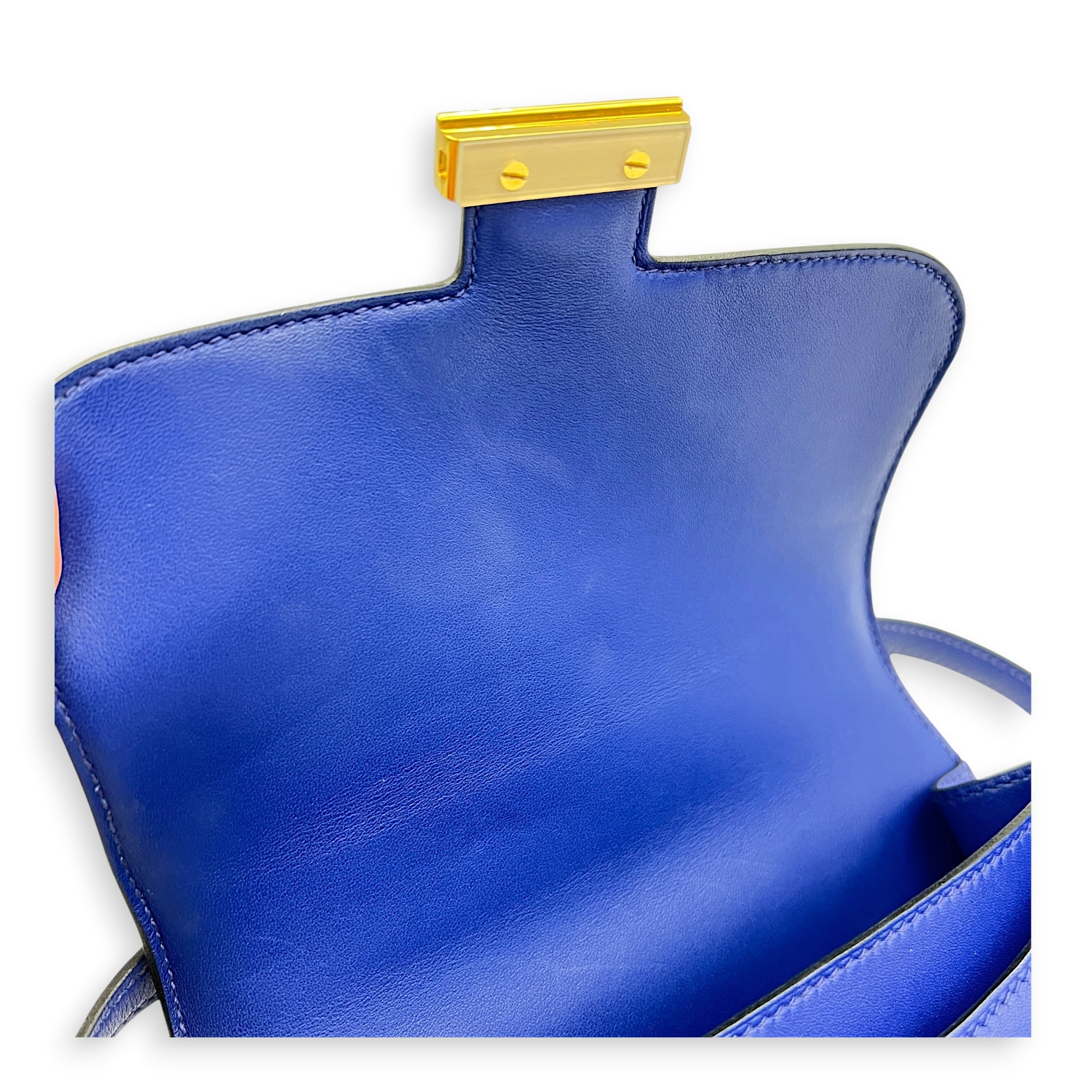 Constance 18 Bleu Électrique Shoulder Bag in Tadelakt, Gold hardware