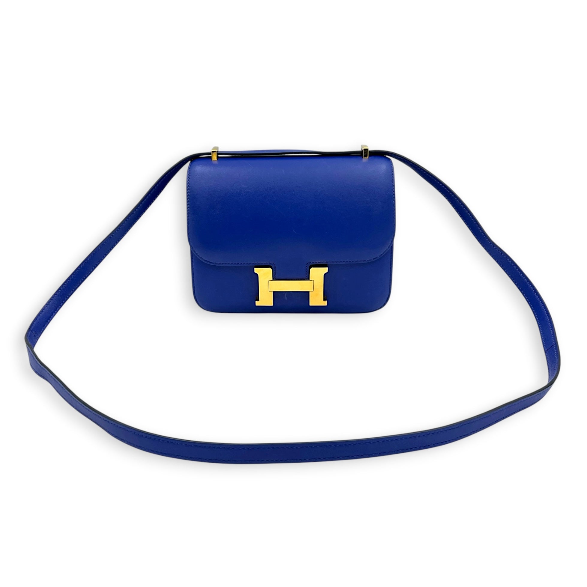 Constance 18 Bleu Électrique Shoulder Bag in Tadelakt, Gold hardware