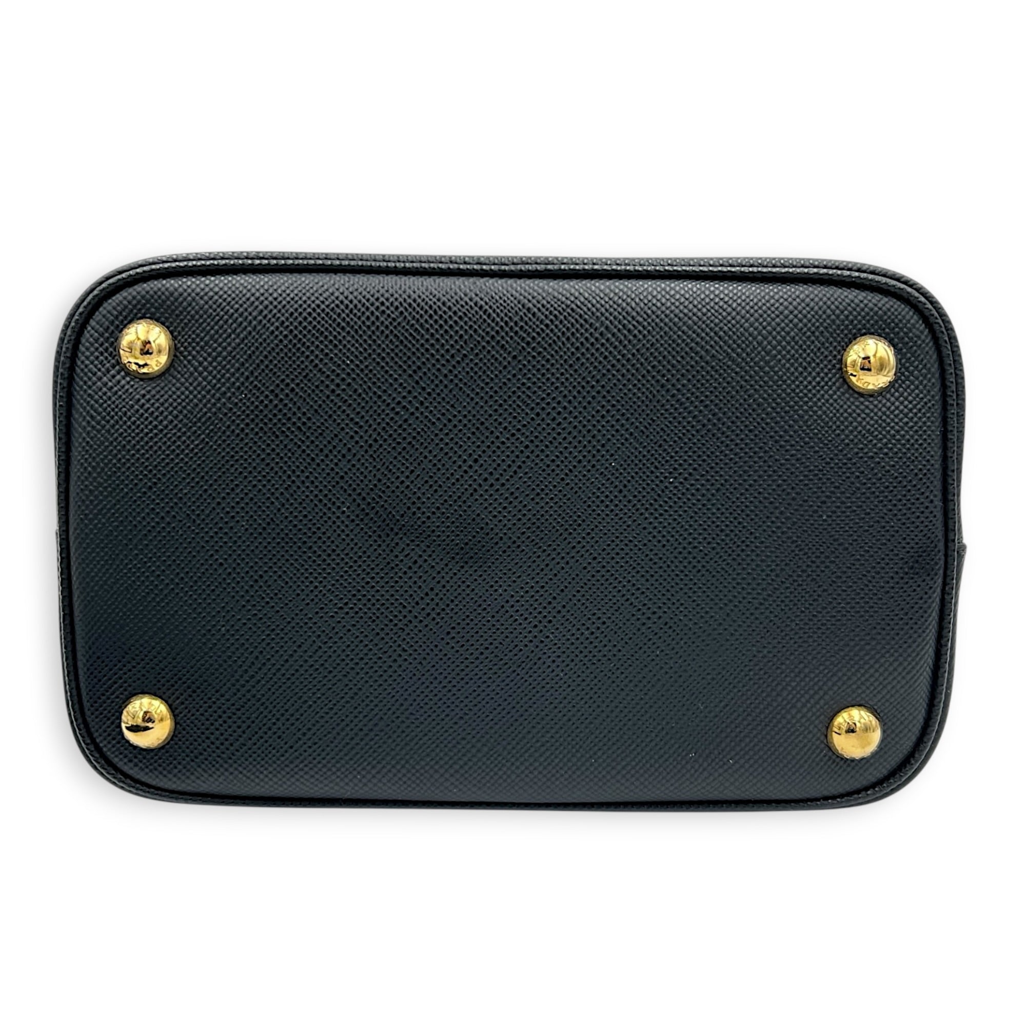 CC Flap White Piping Shoulder Bag Navy in Lambskin, Gold hardware