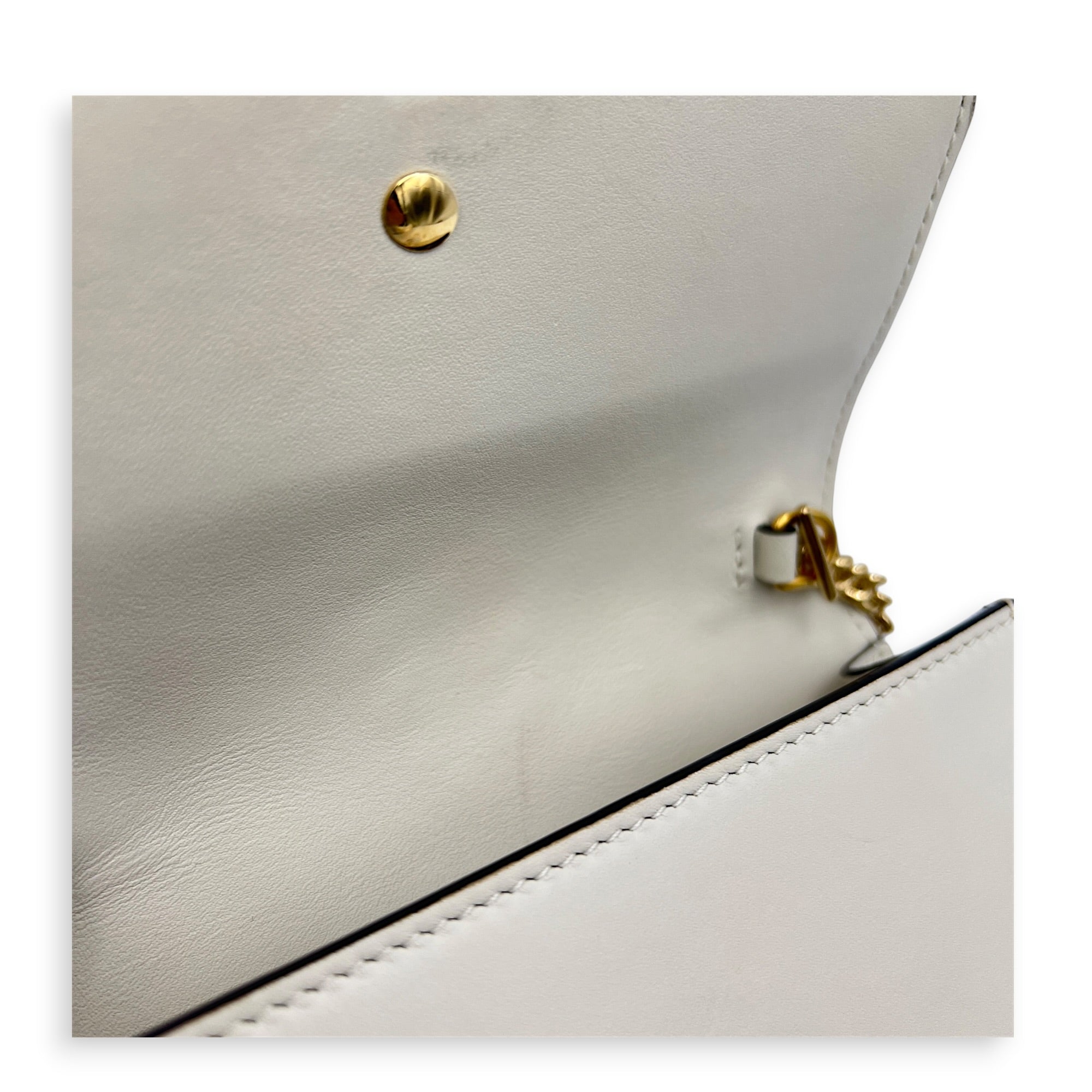 Sylvie Wallet On Chain White in Calfskin, Gold hardware