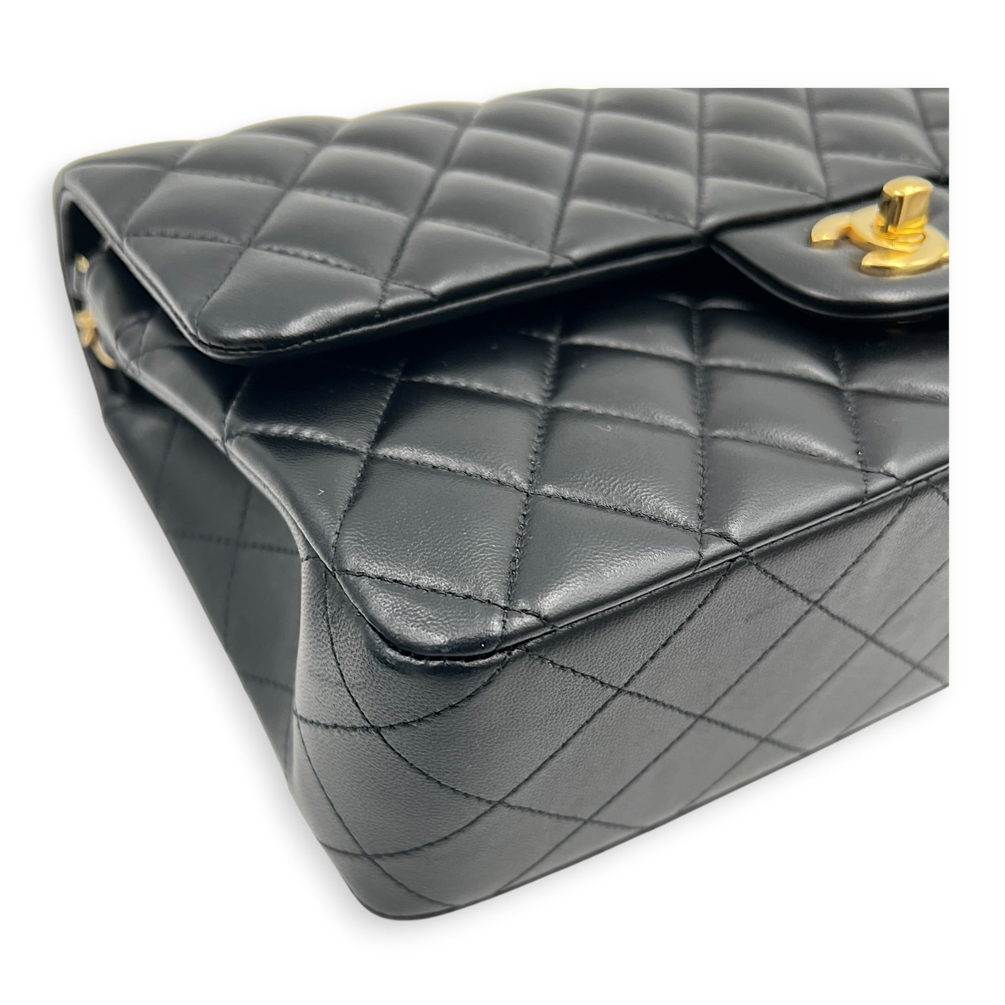 Classic Double Flap Shoulder Bag Medium Black in Lambskin, Gold hardware