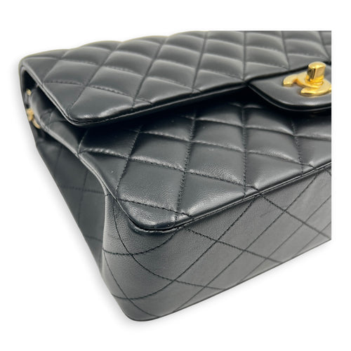 Classic Double Flap Shoulder Bag Medium Black in Lambskin, Gold hardware